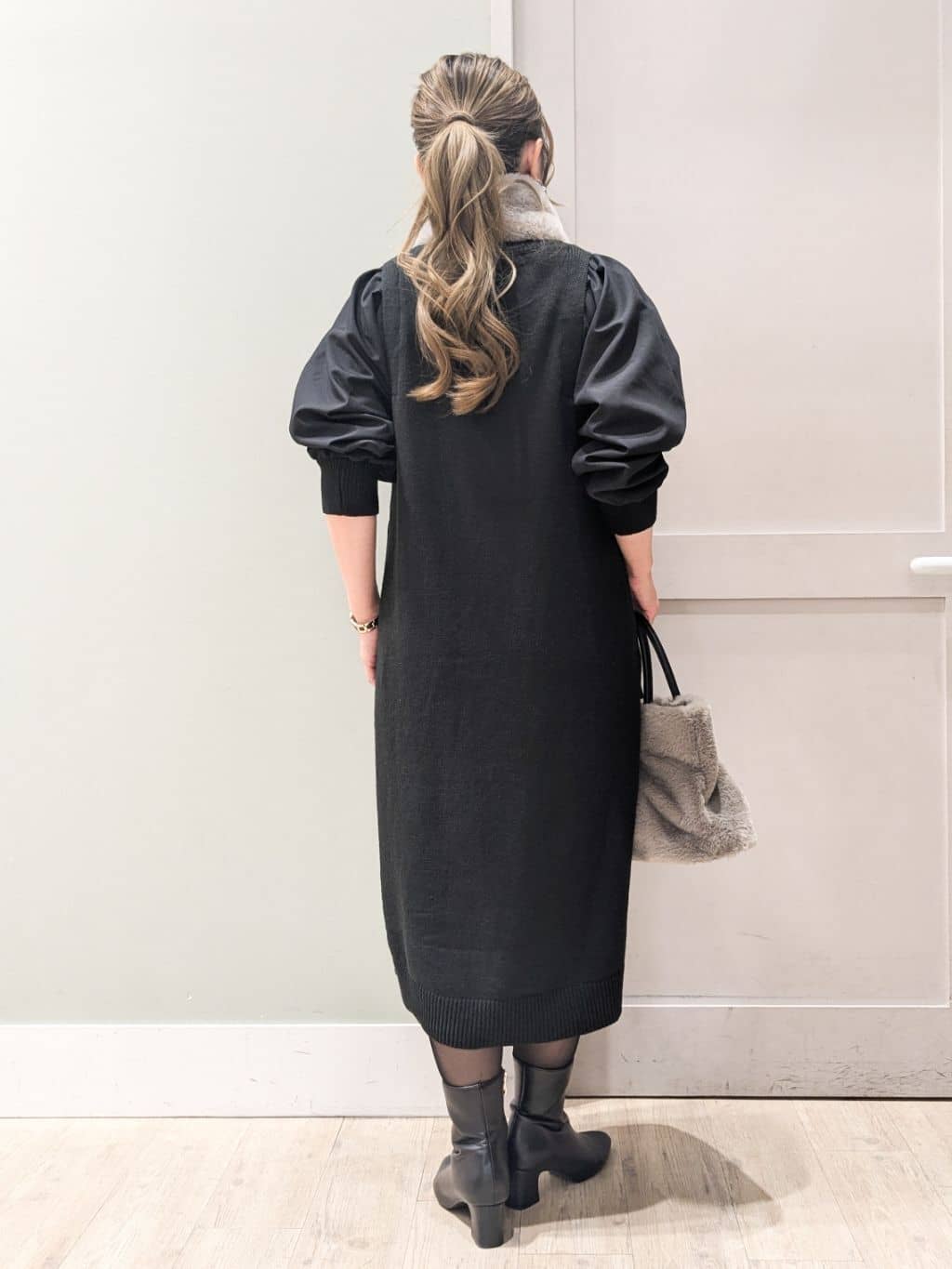 kuwawaさんの「grove｜一枚で華やぐ、袖布帛ケーブルニットワンピース」を使ったコーディネート