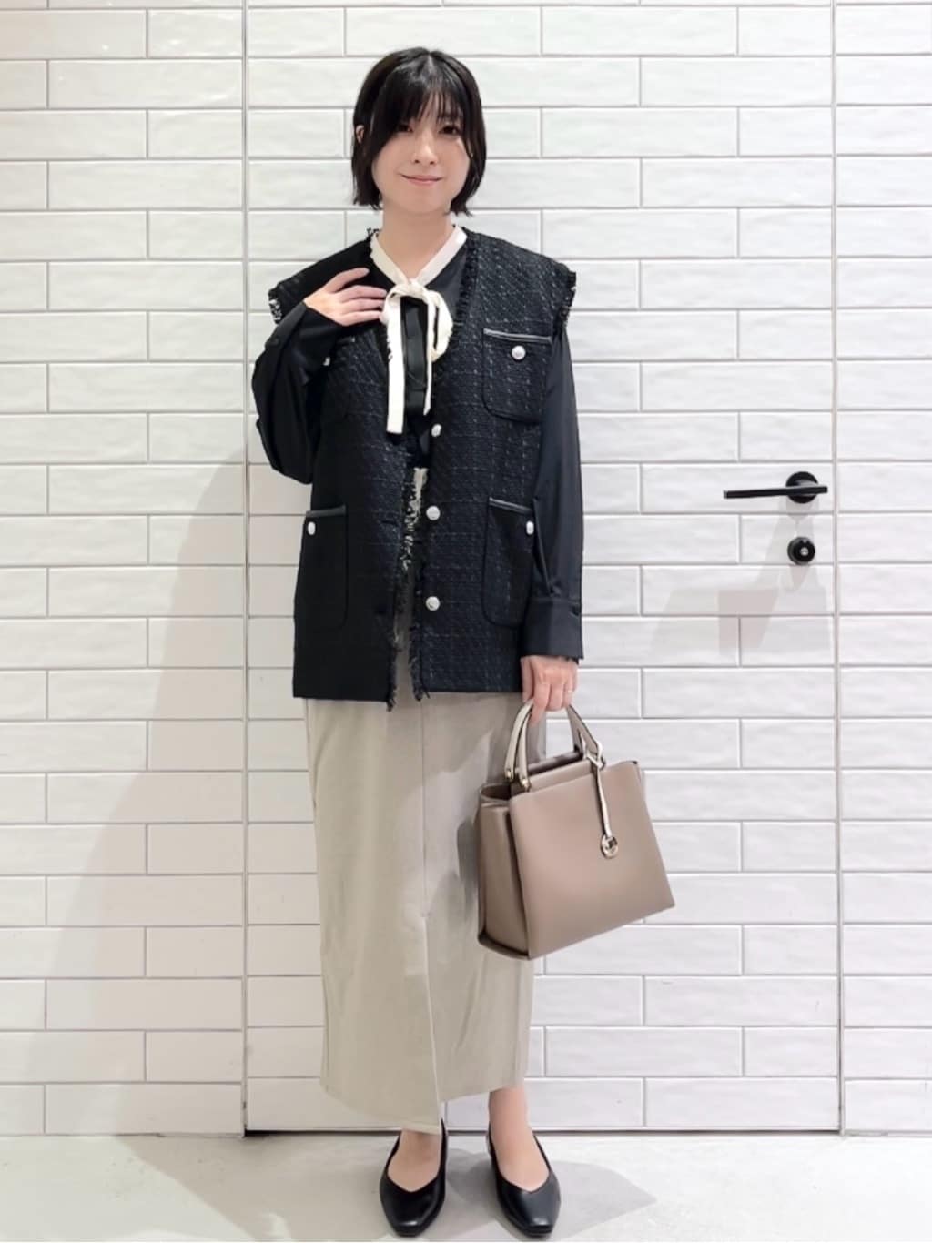 しおりさんの「OPAQUE.CLIP｜バイカラーボウタイブラウス【洗濯機OK】」を使ったコーディネート