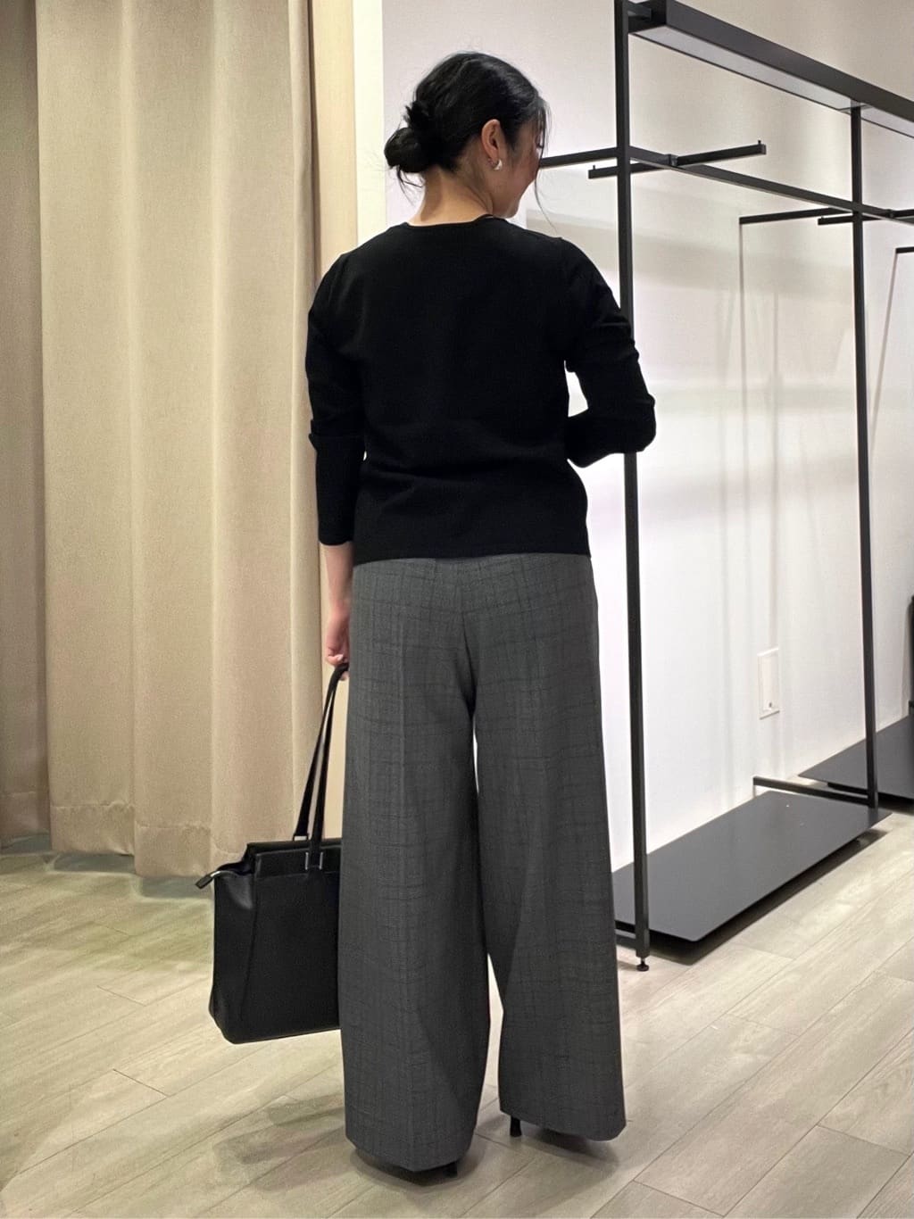 TOMOMIさんの「INDIVI｜【洗える】Vネックコンパクトニット」を使ったコーディネート