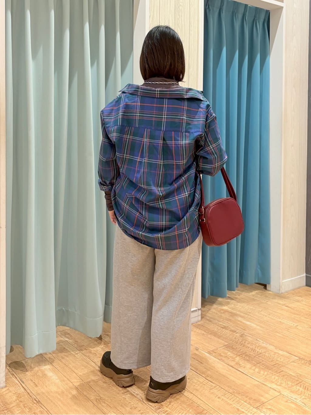 砂糖さんの「SHOO･LA･RUE｜【洗濯機可/S-LL】程よい抜け感 大人のチェックシャツ」を使ったコーディネート