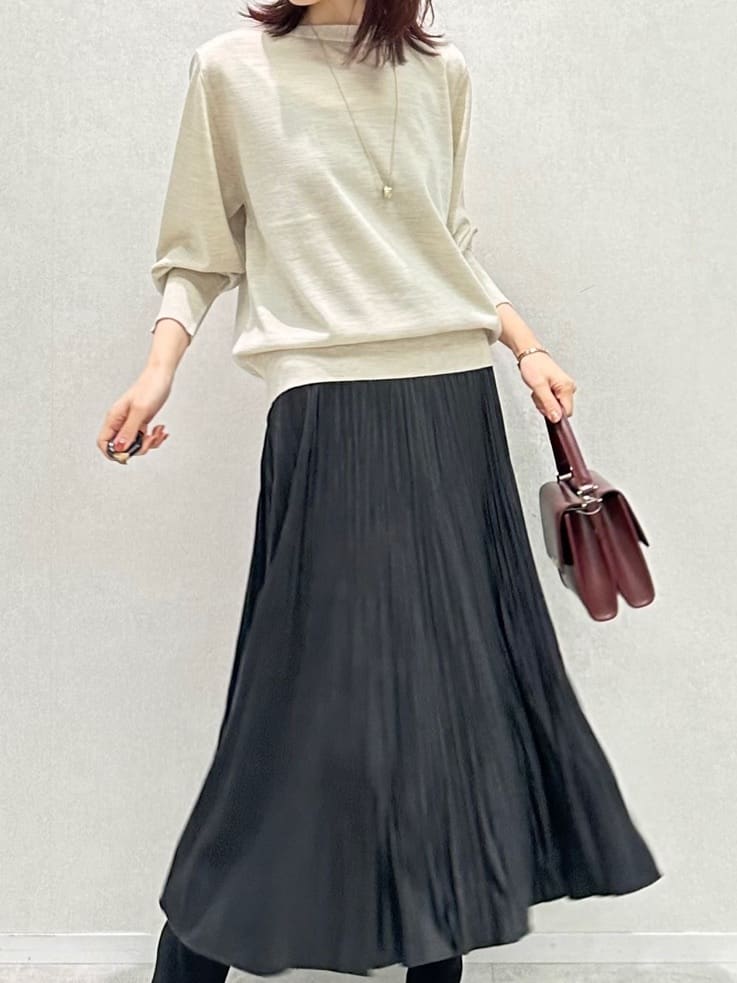 Miwaさんの「UNTITLED｜【アンサンブル可/洗える】シルクウールカシミヤ ドルマンスリーブニット」を使ったコーディネート