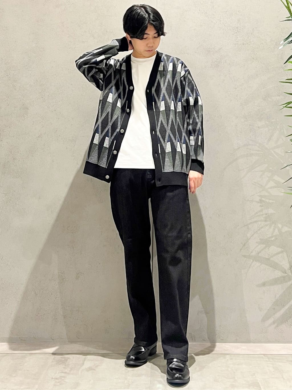SHI-MAさんの「THE SHOP TK｜【季節の変わり目に活躍】ニットカーディガン 選べる2デザイン(柄&無地)/洗濯機OK」を使ったコーディネート