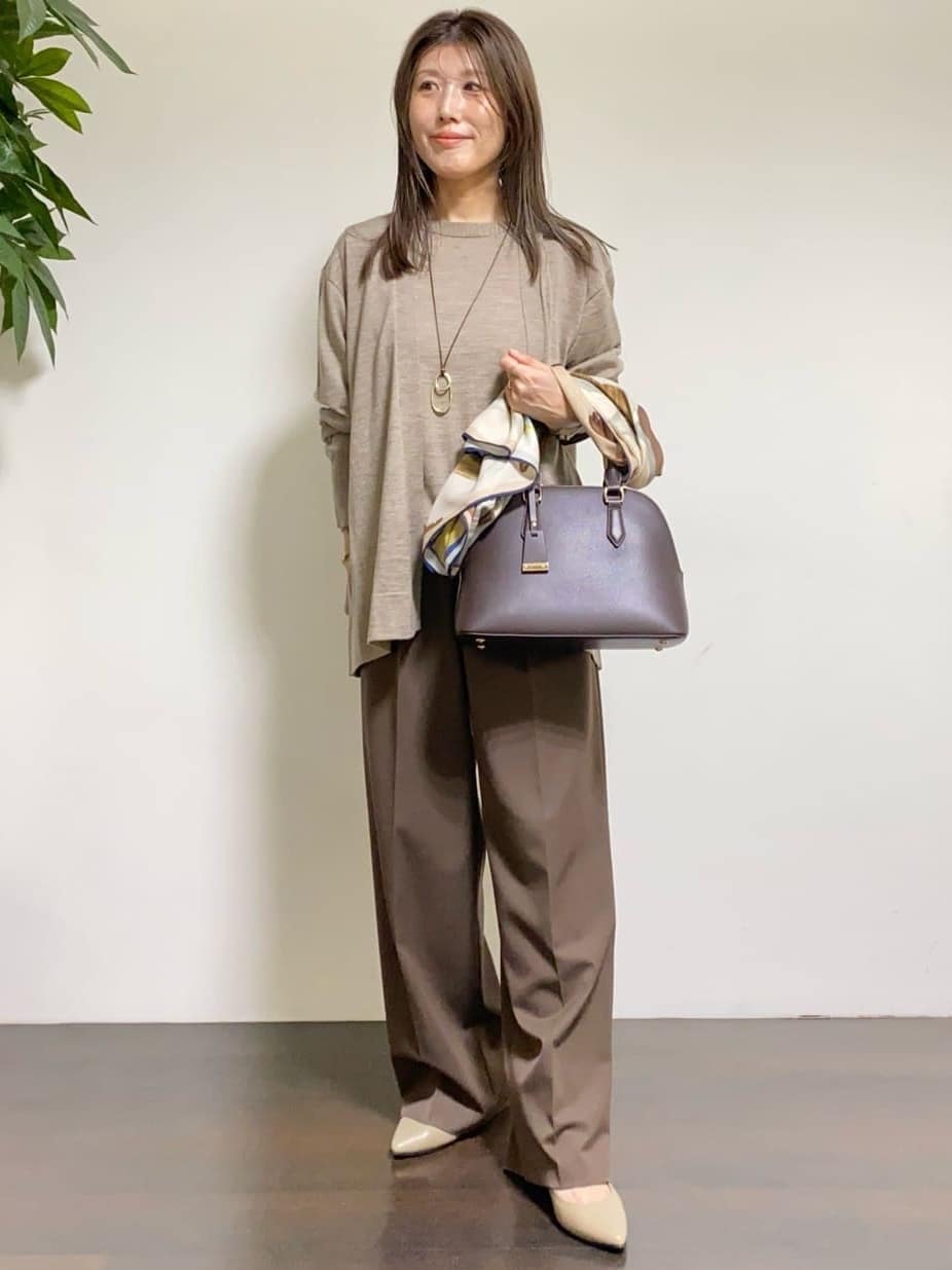 tomoさんの「UNTITLED｜【アンサンブル可/洗える】シルクウールカシミヤ ドルマンスリーブニット」を使ったコーディネート