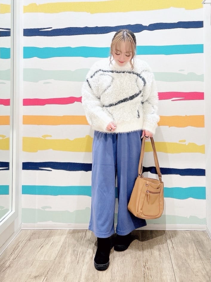 Peeさんの「SHOO･LA･RUE｜【着丈選べる/きっと虜になる】あったかもちもち ワイドパンツ」を使ったコーディネート