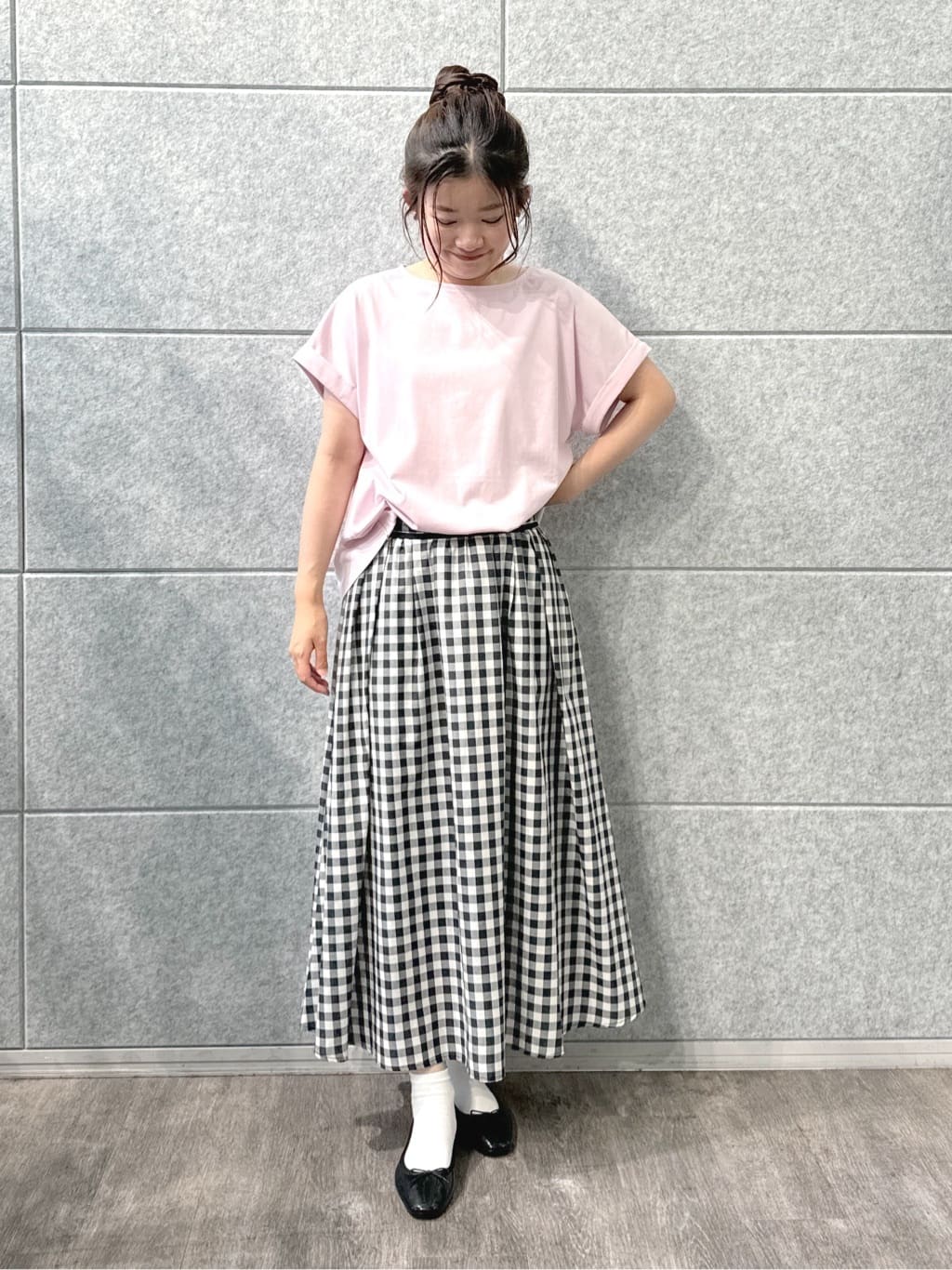 Harunaさんの「Dessin｜【二の腕カバー／UVカット】ロールアップスリーブ裾ギャザーカットソー」を使ったコーディネート