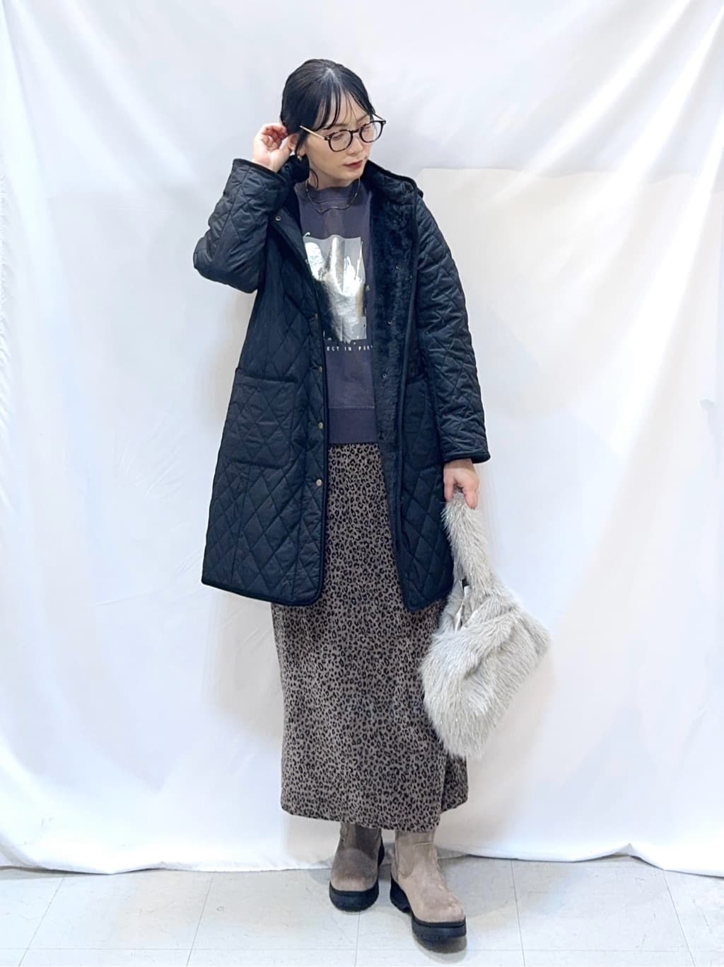 𝐇𝐢𝐫𝐨𝐦𝐢さんの「SHOO･LA･RUE｜グラフィックアソート裏毛スウェット」を使ったコーディネート