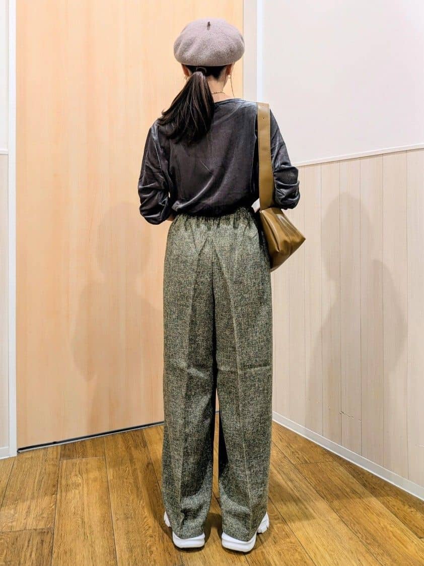 yururiさんの「SHOO･LA･RUE｜【洗える/S-LL】上品見え ベロア調シアートップス」を使ったコーディネート