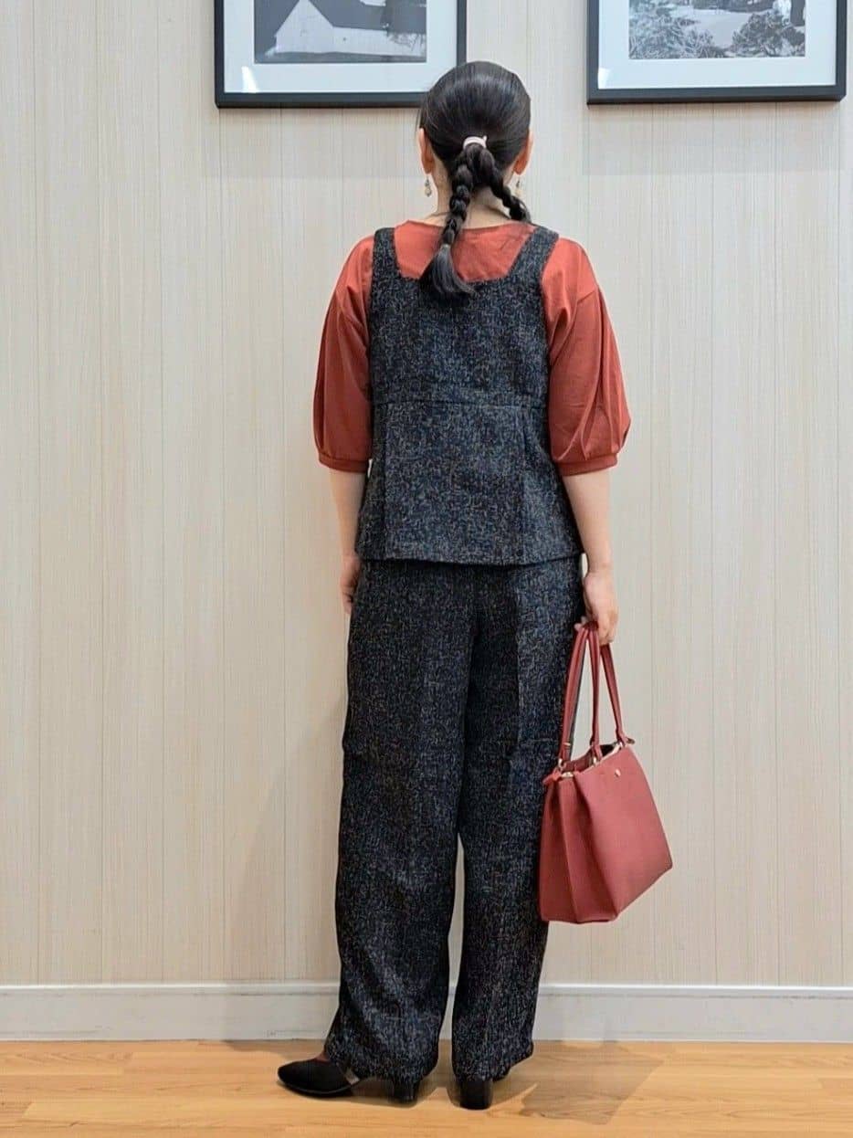 Saoさんの「SHOO･LA･RUE｜【2点セット】着るだけで決まる クラシカルなツイード調セットアップ」を使ったコーディネート