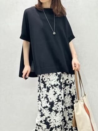 Miwaさんの「UNTITLED｜【ウエストゴム/ワイド/柄】モノトーンフラワーパンツ」を使ったコーディネート