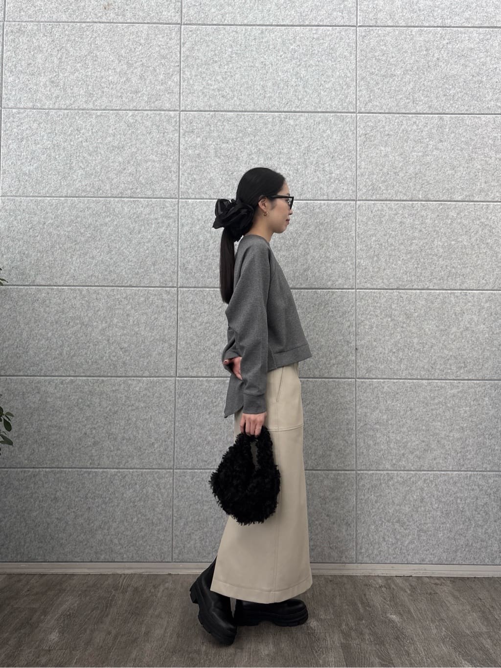 ひなさんの「INDIVI｜【セットアップ対応】シンセティックレザースカート」を使ったコーディネート