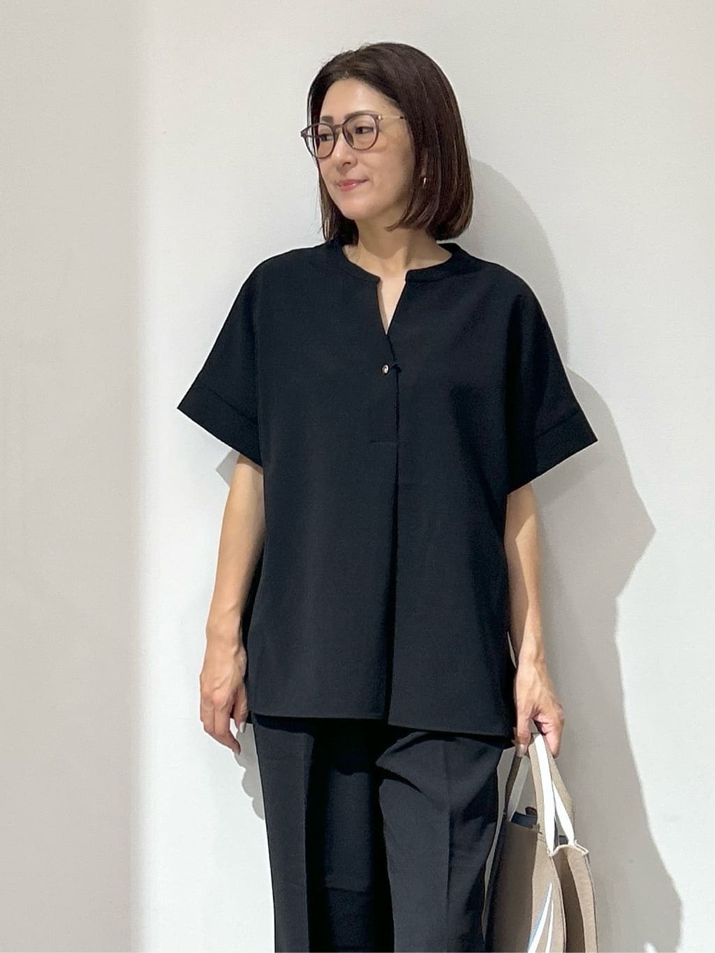 NAKAさんの「OPAQUE.CLIP｜《5色展開／SS-LLサイズ》スキッパー金ボタンブラウス／セットアップ対応【防シワ／ストレッチ／洗濯」を使ったコーディネート