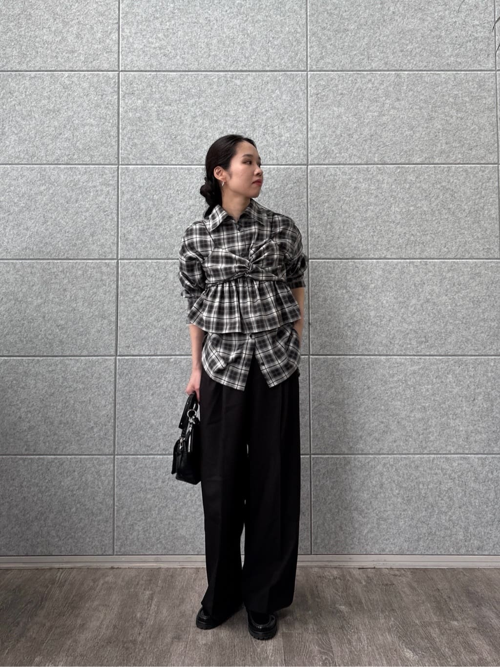ひなさんの「INDIVI｜オンブレチェックビスチェ」を使ったコーディネート