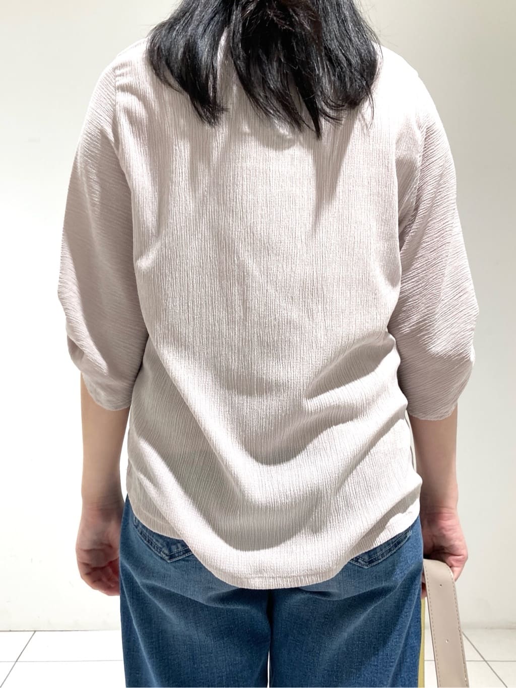 momokoさんの「INDIVI｜【UVケア／吸汗速乾】凹凸素材ねじり袖トップス」を使ったコーディネート