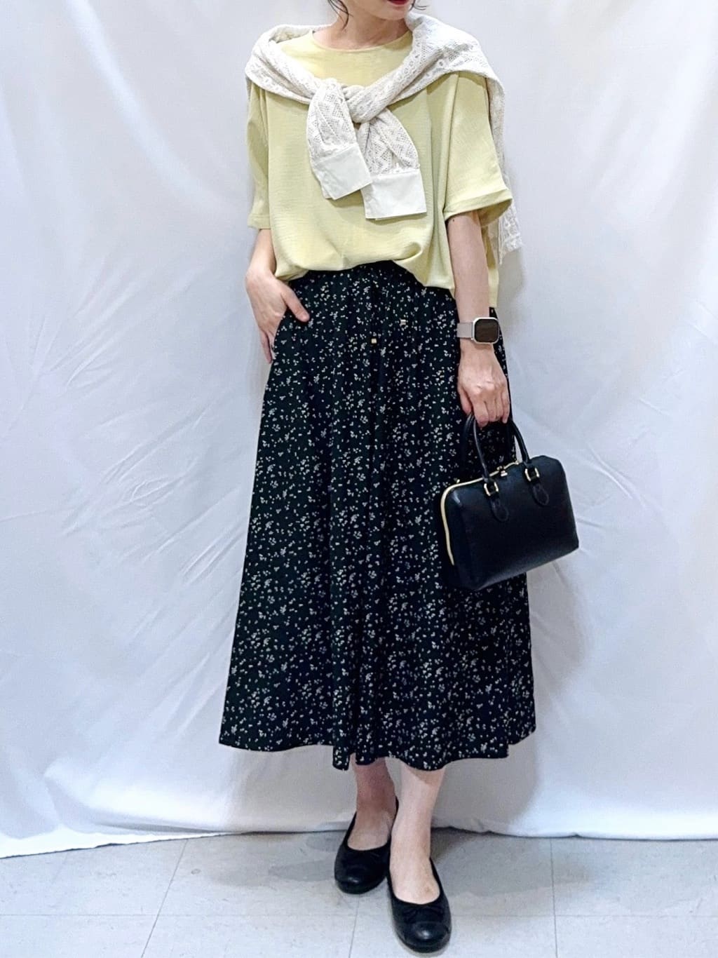 𝐇𝐢𝐫𝐨𝐦𝐢さんの「SHOO･LA･RUE｜【セットアップ可】レース使いが美しい バンドカラーシャツ」を使ったコーディネート