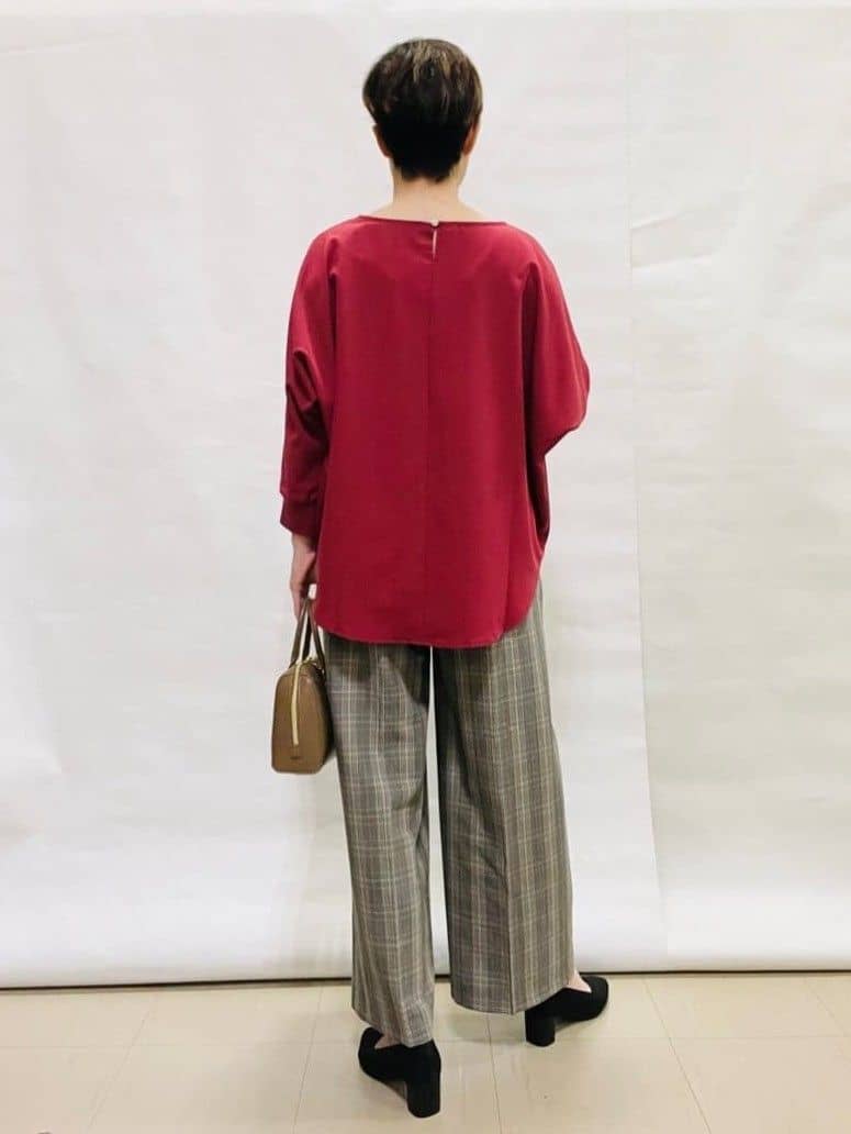 なっちゃんさんの「SHOO･LA･RUE｜【洗濯機可/S-LL】すっきり上品きれい見え タックワイドパンツ」を使ったコーディネート
