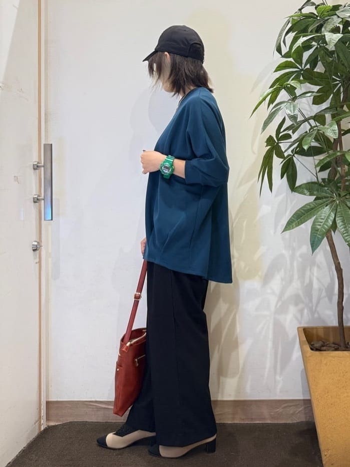 misakiさんの「SHOO･LA･RUE｜【S-LL/体型カバー】とろみ感が心地よい 裾タック ドルマンチュニック」を使ったコーディネート