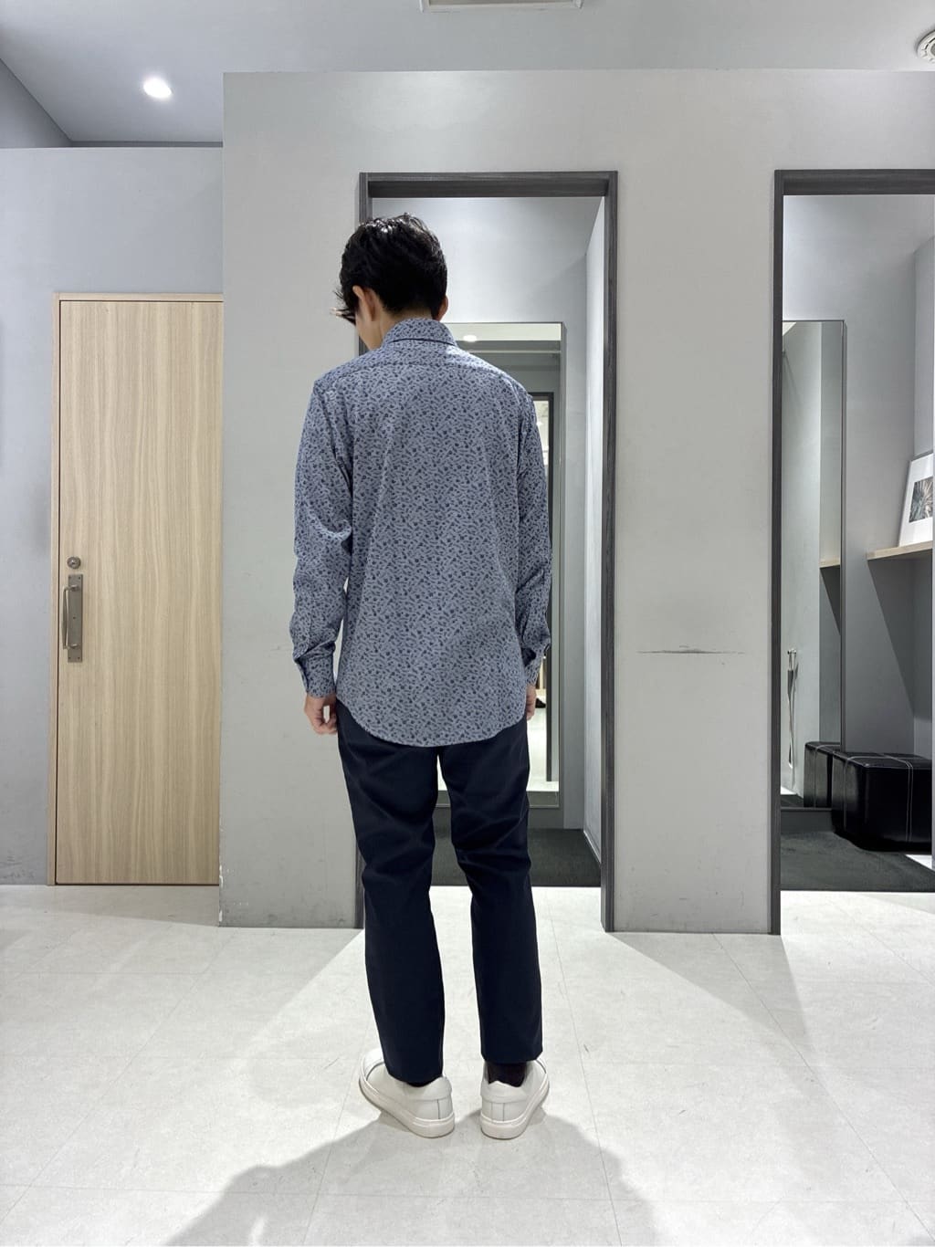 わいずみさんの「TAKEO KIKUCHI｜クールマックス 鹿の子 フラワープリントシャツ」を使ったコーディネート