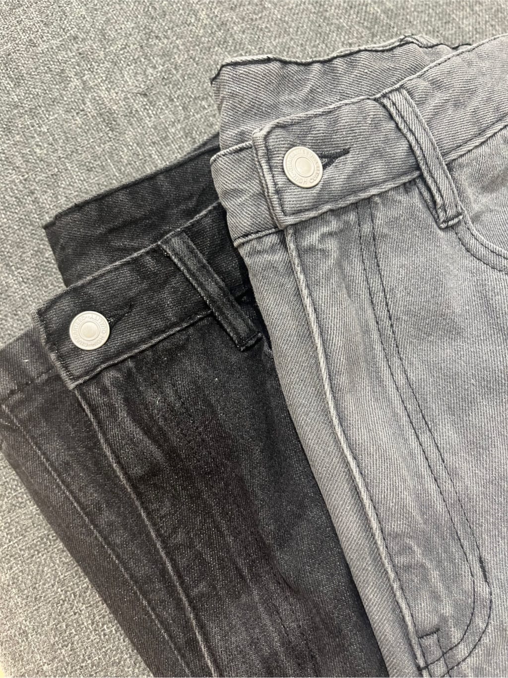 みわさんの「SHOO･LA･RUE｜【高レビュー/S-LL】脚のラインを拾いにくい デニムワイドパンツ」を使ったコーディネート