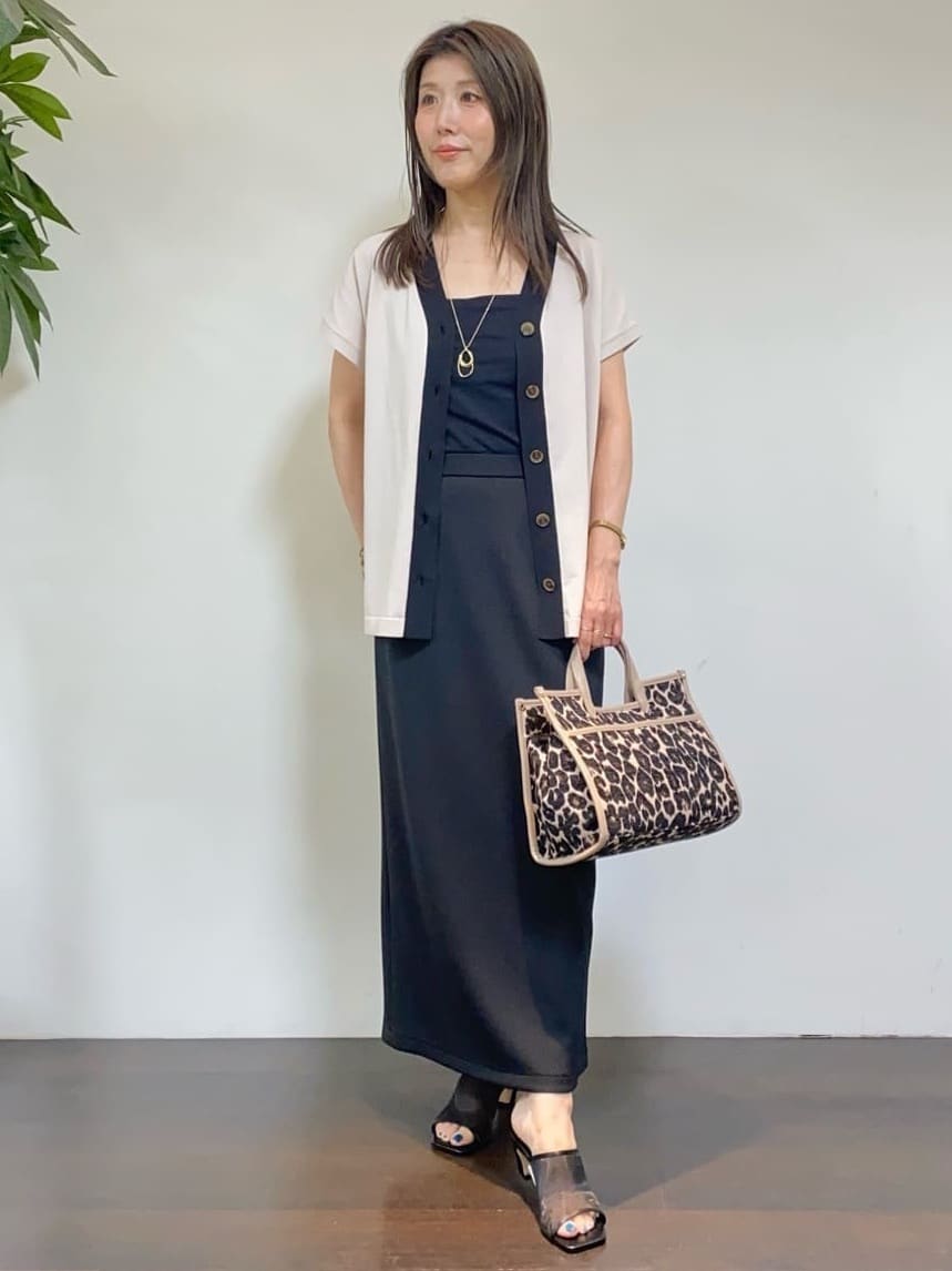 tomoさんの「UNTITLED｜【後ろウエストゴム/ストレッチ性/オンオフ】ジャージナロースカート」を使ったコーディネート