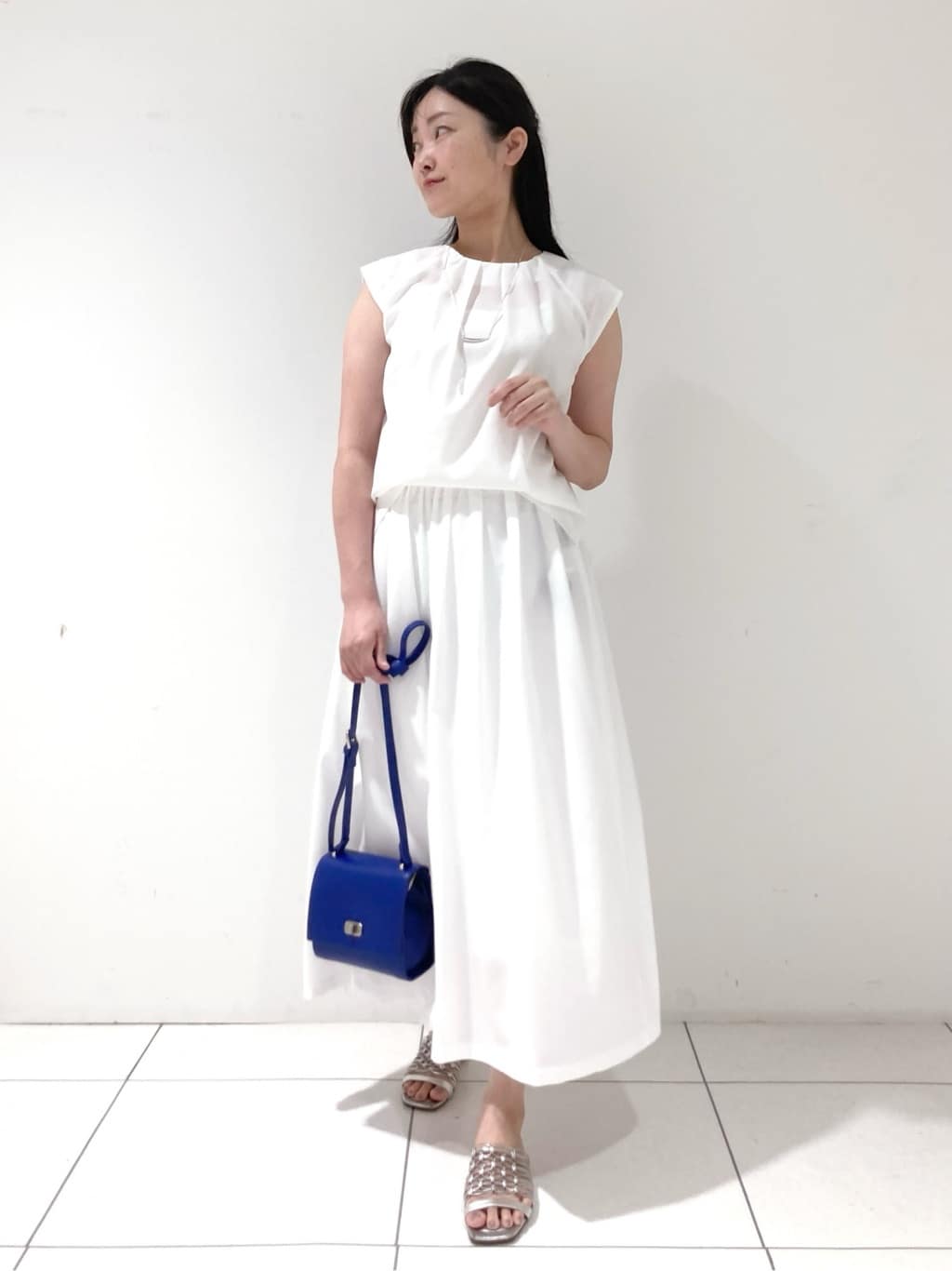 momokoさんの「INDIVI｜【クールエアー素材／UVケア／吸汗速乾】エアリータックブラウス」を使ったコーディネート