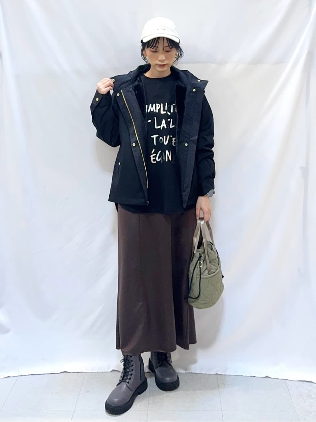 𝐇𝐢𝐫𝐨𝐦𝐢さんの「SHOO･LA･RUE｜グラフィックアソート BIGロンT」を使ったコーディネート
