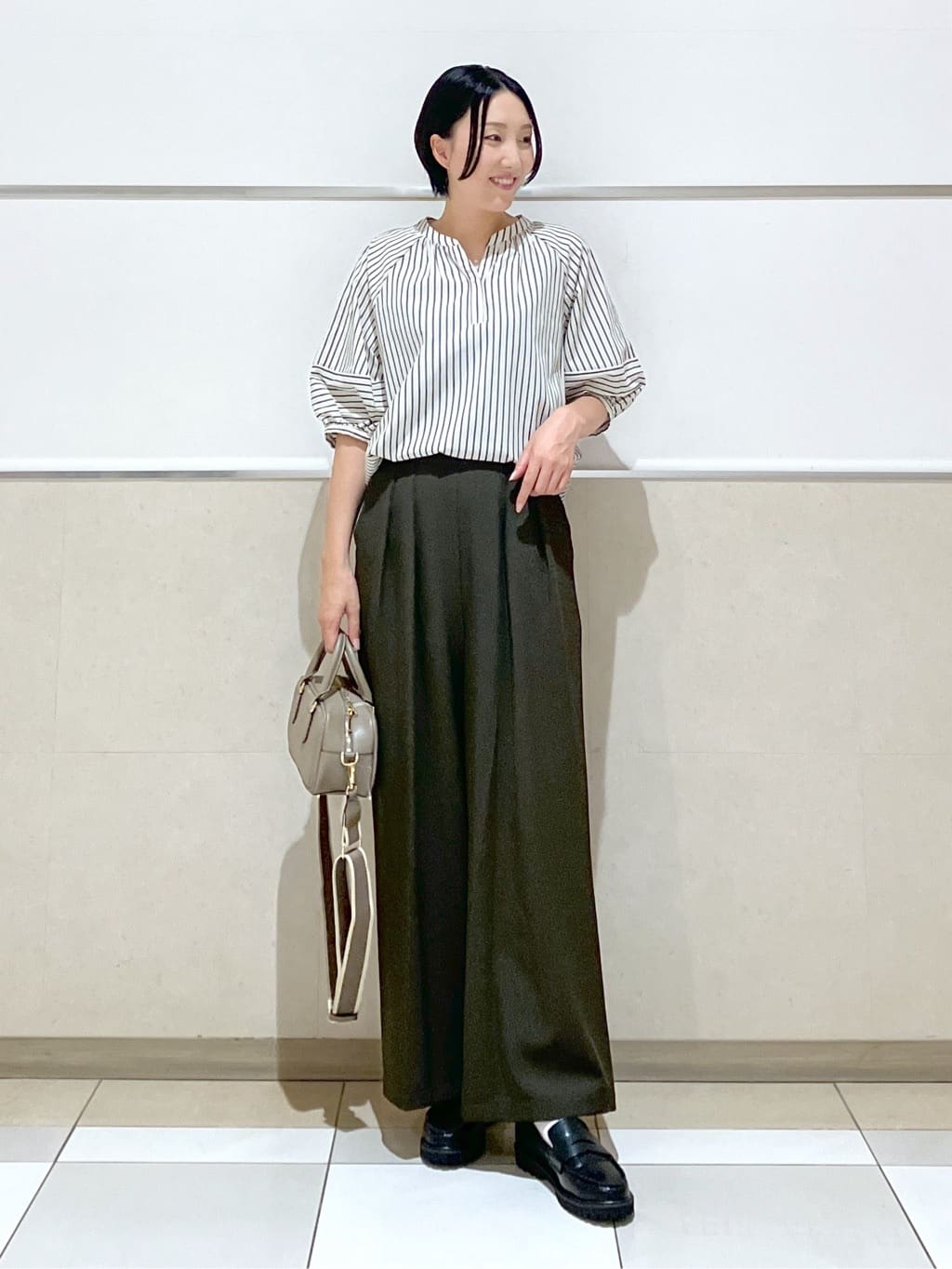 eriko さんの「Dessin｜【セットアップ可・洗える】ダブルタックワイドパンツ」を使ったコーディネート