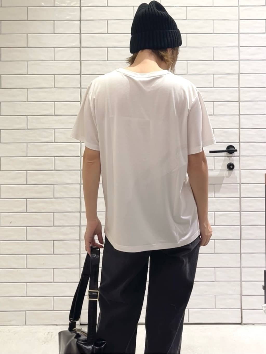 しおりさんの「OPAQUE.CLIP｜メタリック刺繍ロゴTシャツ【接触冷感／洗濯機洗い可】」を使ったコーディネート