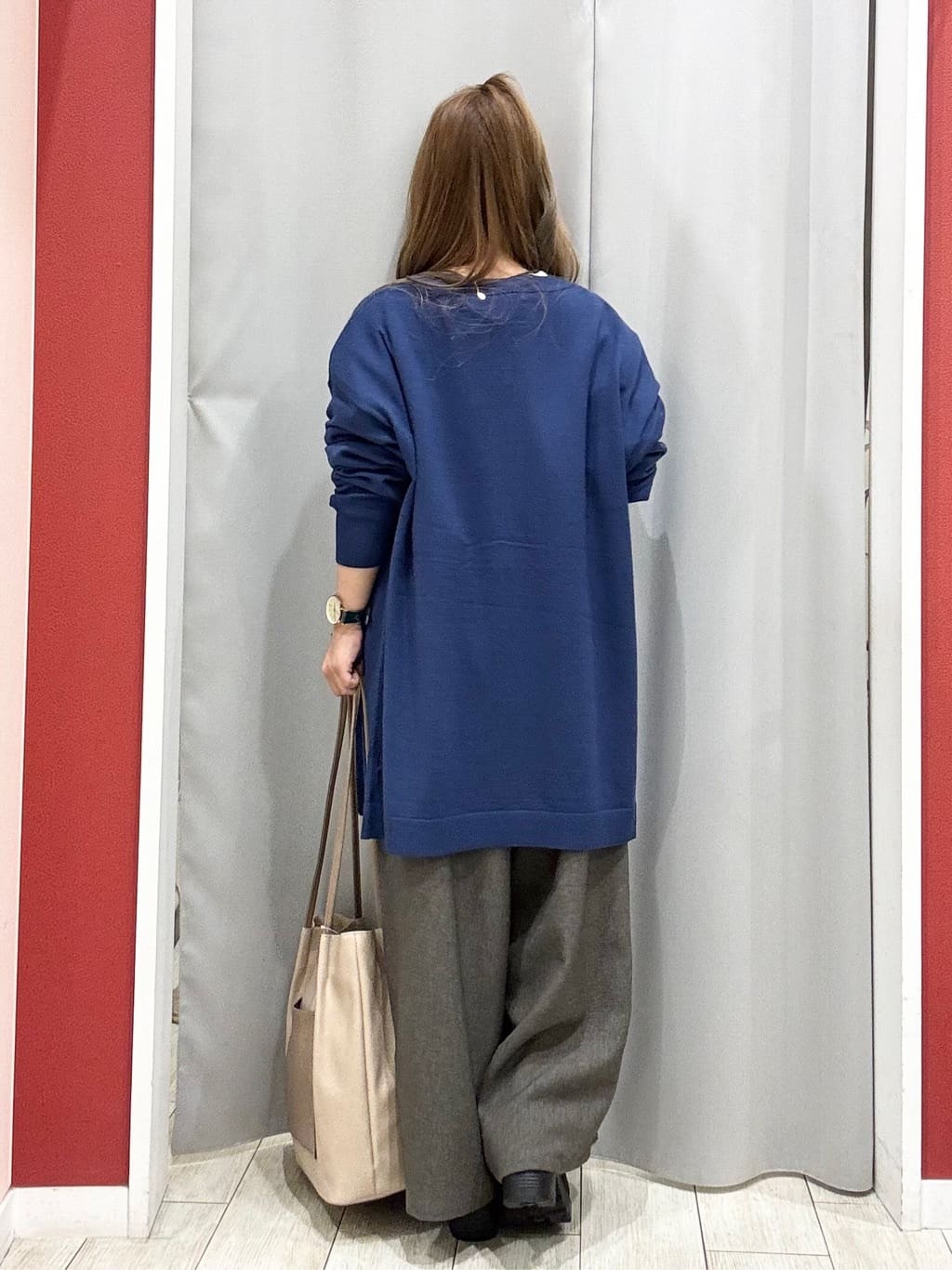 shioさんの「SHOO･LA･RUE｜【S-LL】大人のデイリースタイルに お袖タック フェイクパール付きトップス」を使ったコーディネート