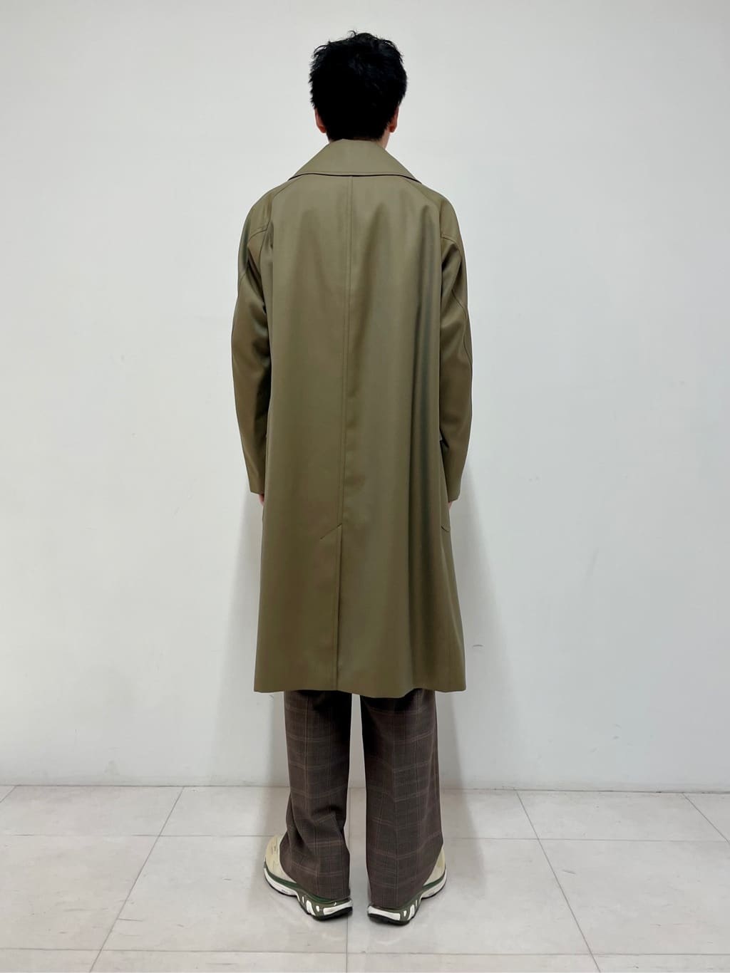 蒲谷祐太さんの「DRESSTERIOR｜ウールギャバジン アルスターコート」を使ったコーディネート