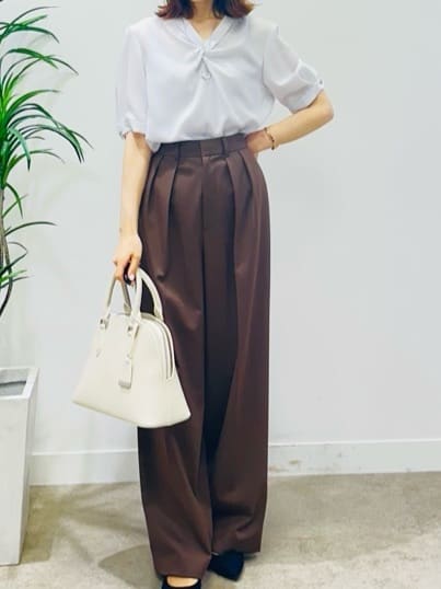 Miwaさんの「UNTITLED｜【洗える/はっ水/後ろウエストゴム】ストレッチ2タックワイドパンツ」を使ったコーディネート