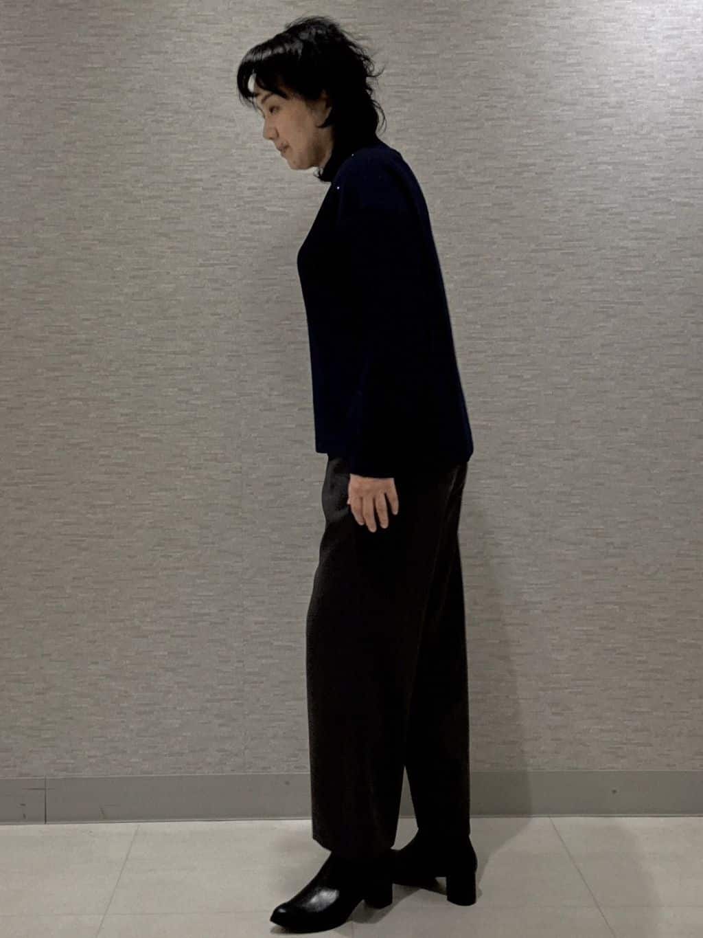 KOJIMAさんの「Reflect｜【ウエスト総ゴム／セットアップ可】フルレングスストレートパンツ」を使ったコーディネート