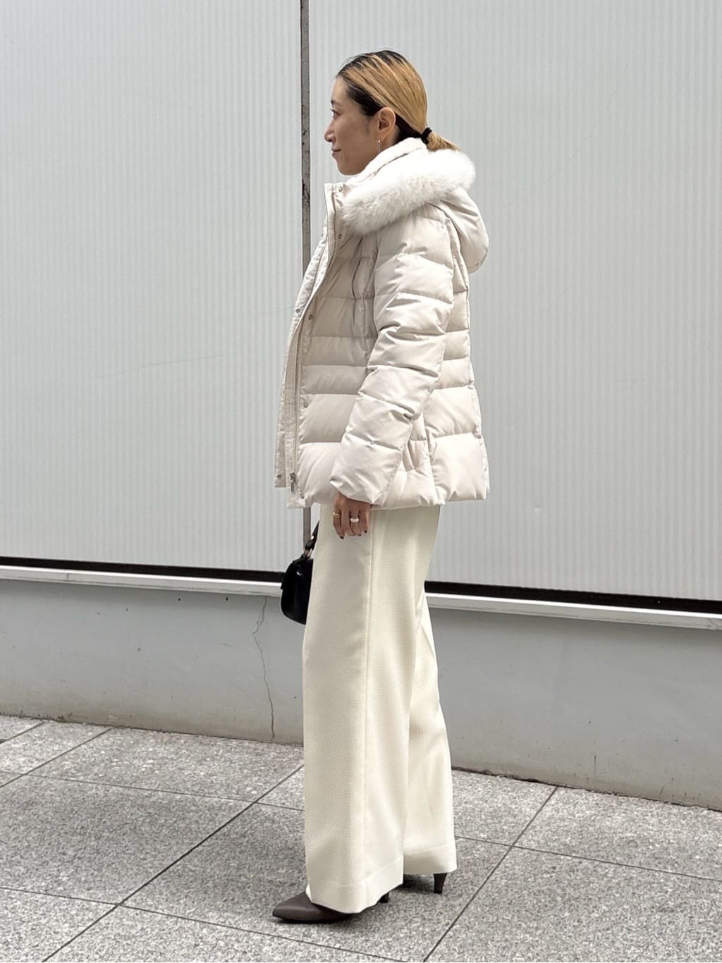 kotakiさんの「INDIVI｜【名品／撥水／抗菌防臭】ショート丈リサイクルダウンコート」を使ったコーディネート