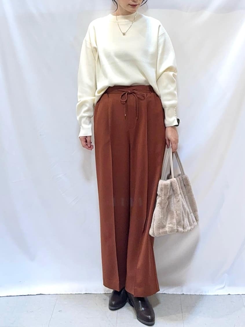 𝐇𝐢𝐫𝐨𝐦𝐢さんの「SHOO･LA･RUE｜【洗濯機可/S-LL/高レビュー】上品シルエットで美しい イージーワイドパンツ」を使ったコーディネート