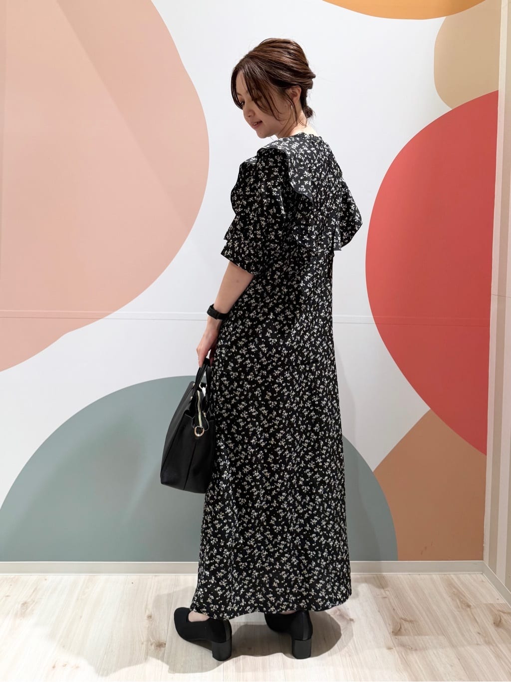 長女さんの「SHOO･LA･RUE｜【S-LL】クラシカルな 花柄ワンピース」を使ったコーディネート