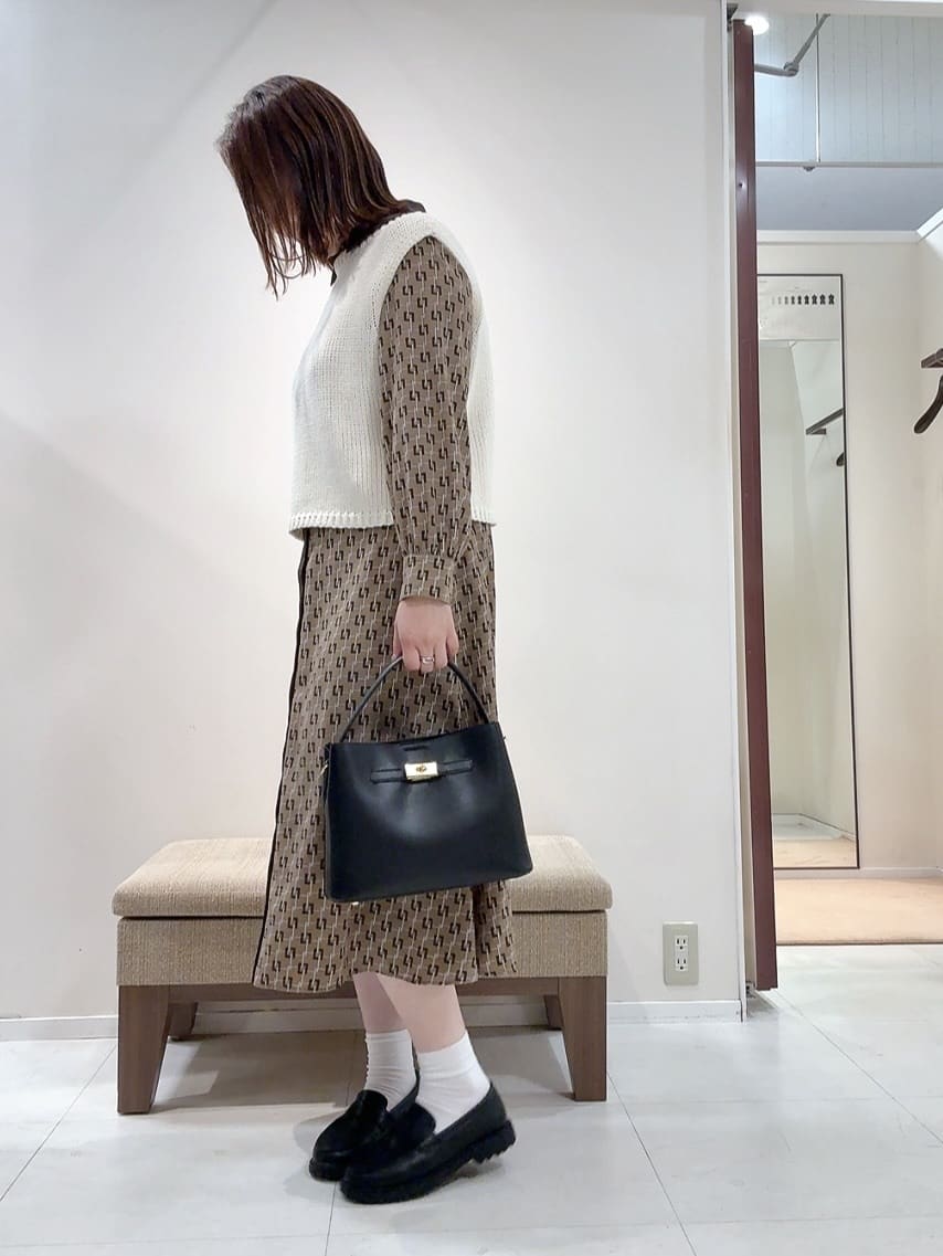 YUIさんの「UNTITLED｜【レイヤード/前ボタン】2WAYニットベスト」を使ったコーディネート