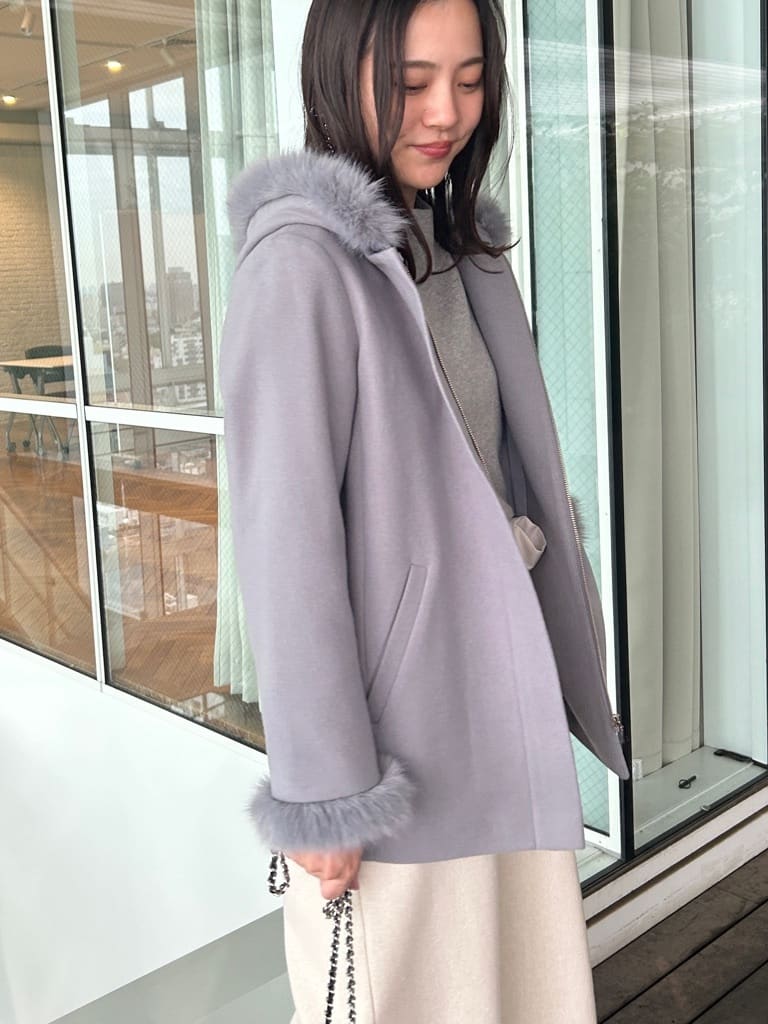 shinoさんの「Couture brooch｜【大人可愛い・フード取り外し可能】フードフェイクファー ハーフ丈コート」を使ったコーディネート