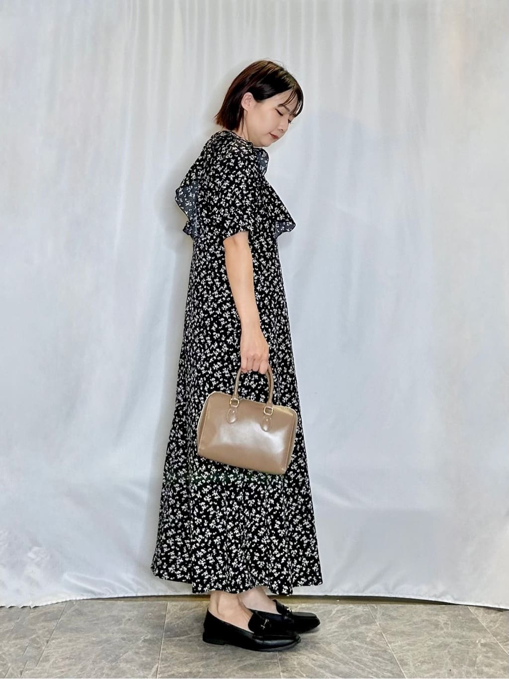 ネリさんの「SHOO･LA･RUE｜【S-LL】クラシカルな 花柄ワンピース」を使ったコーディネート