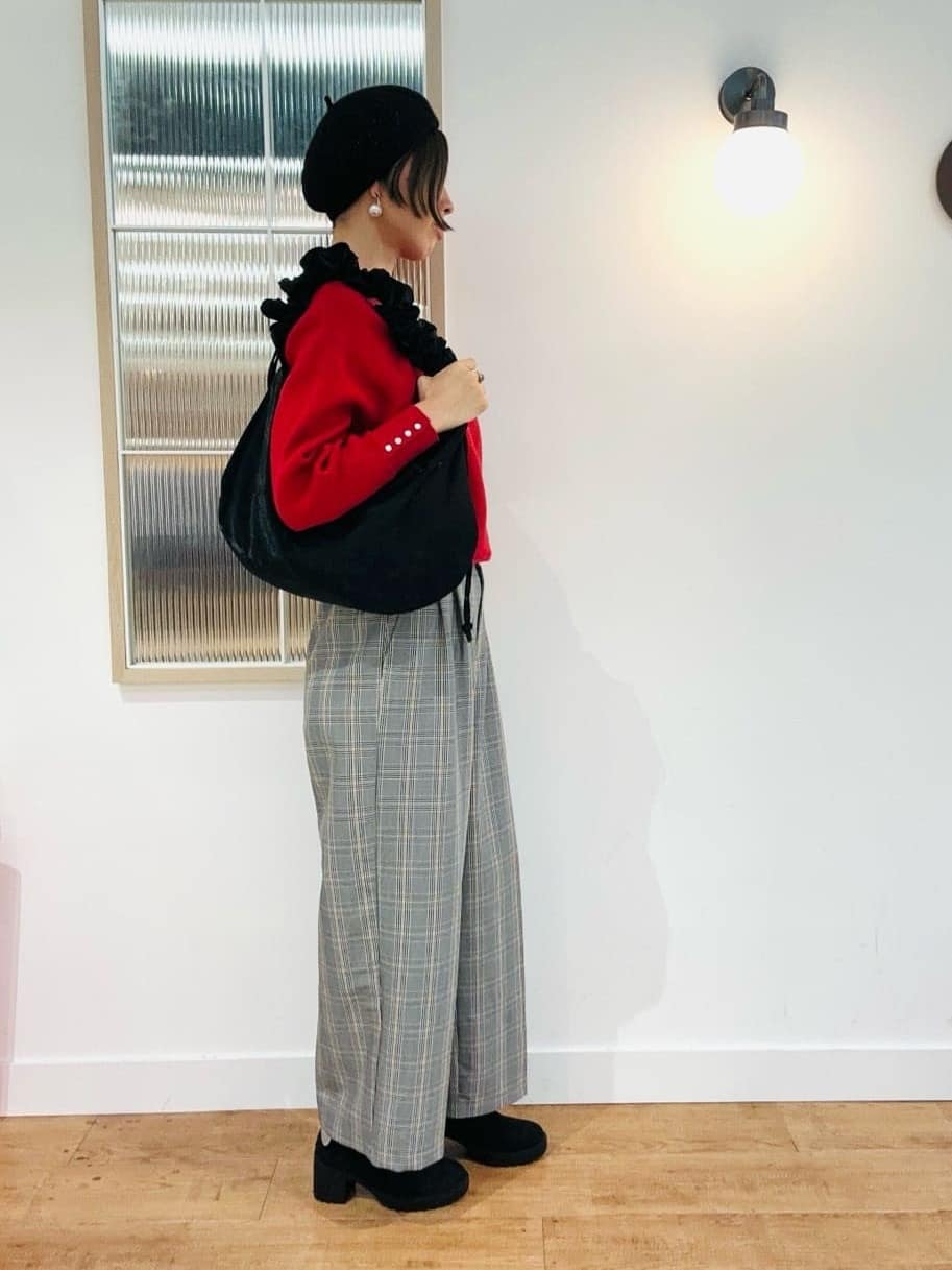 えまんさんの「SHOO･LA･RUE｜【洗濯機可/S-LL】すっきり上品きれい見え タックワイドパンツ」を使ったコーディネート