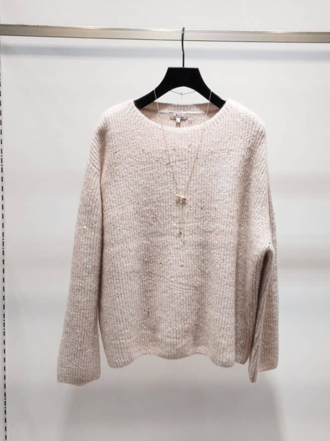 NAさんの「COUP DE CHANCE｜【手洗い可】スパンコール付ニットトップス」を使ったコーディネート