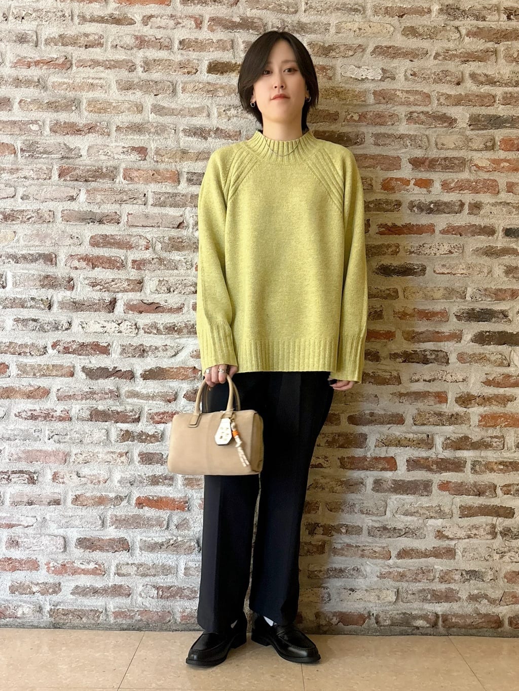 しばさんの「THE SHOP TK｜クラシカルな装い ウールライクスタンドカラーコート」を使ったコーディネート