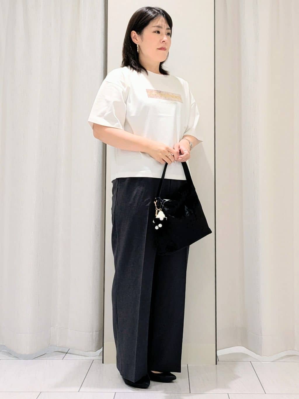 Onumaさんの「UNTITLED｜【コットン100/ゆったり/ショート丈/洗える】ベロアロゴTシャツ」を使ったコーディネート