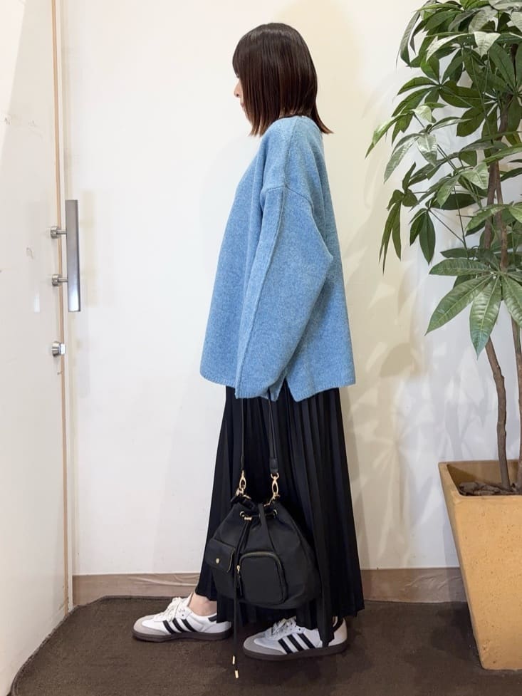 宗形さんの「SHOO･LA･RUE｜【洗濯機可】ふわっと軽く羽織れる オーバーサイズカーディガン」を使ったコーディネート