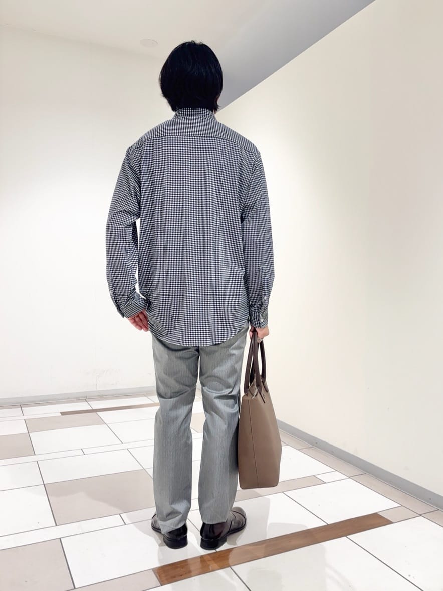 及川さんの「TAKEO KIKUCHI｜【抗菌防臭/シーズンレス】シアサッカーギンガムチェック ストレッチシャツ」を使ったコーディネート