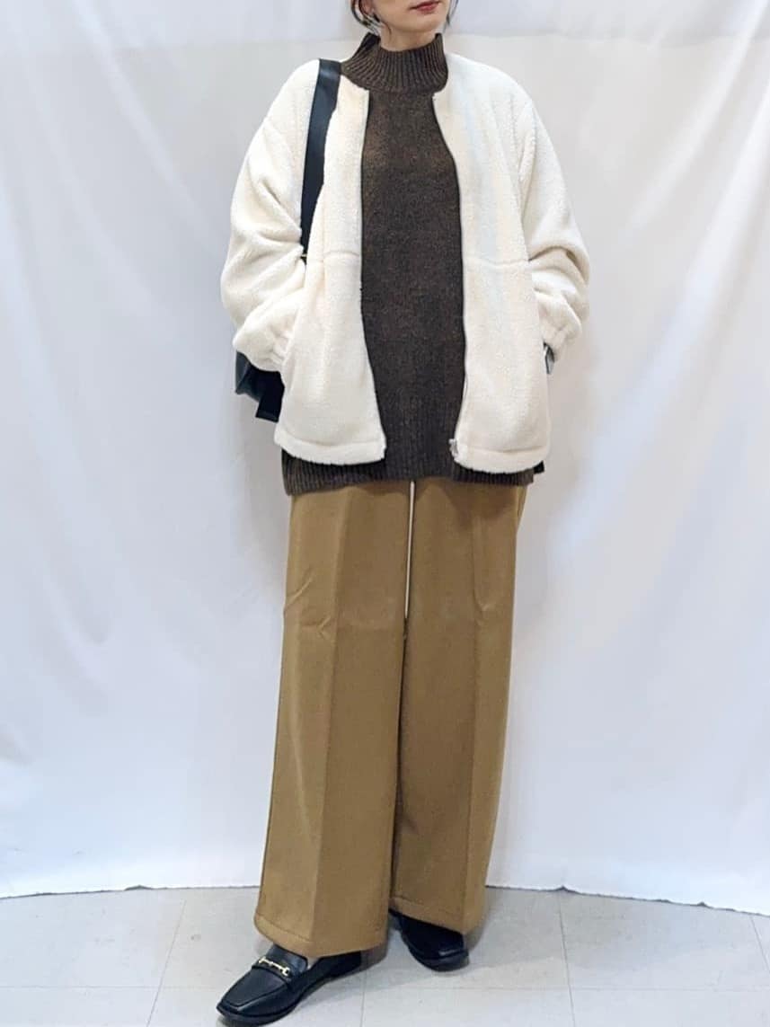 𝐇𝐢𝐫𝐨𝐦𝐢さんの「SHOO･LA･RUE｜【洗濯機可】即サマになる ノーカラー ボアブルゾン」を使ったコーディネート