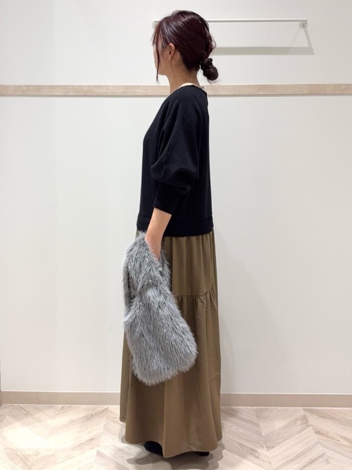 nanaさんの「SHOO･LA･RUE｜ラメ入りファートートバッグ」を使ったコーディネート