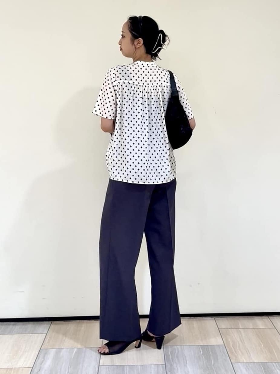 YUKAさんの「UNTITLED｜【セットアップ可/リラクシー/通勤】スクエアジオメ柄ブラウス」を使ったコーディネート
