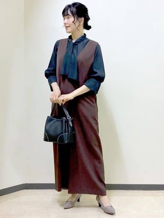  beni_gingerさんの「Reflect｜【キレイめスタイル／通勤におすすめ◎】ボウタイシャンブレーカラーブラウス」を使ったコーディネート