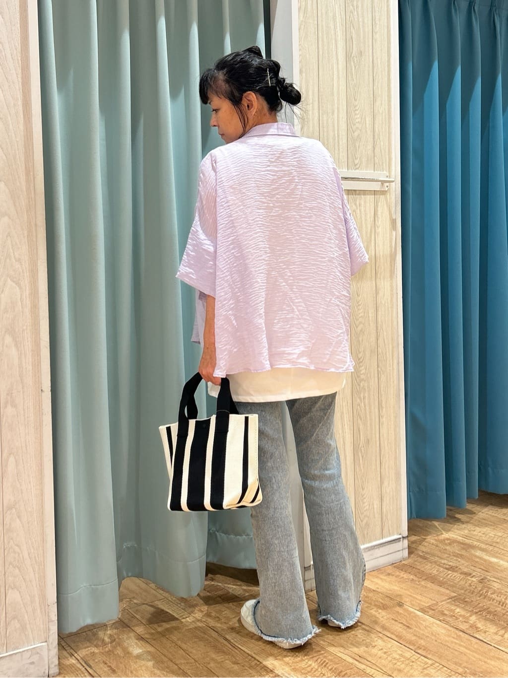 わかさんの「SHOO･LA･RUE｜ゆるっと感がこなれ見え ワッシャーシアー半袖シャツ」を使ったコーディネート