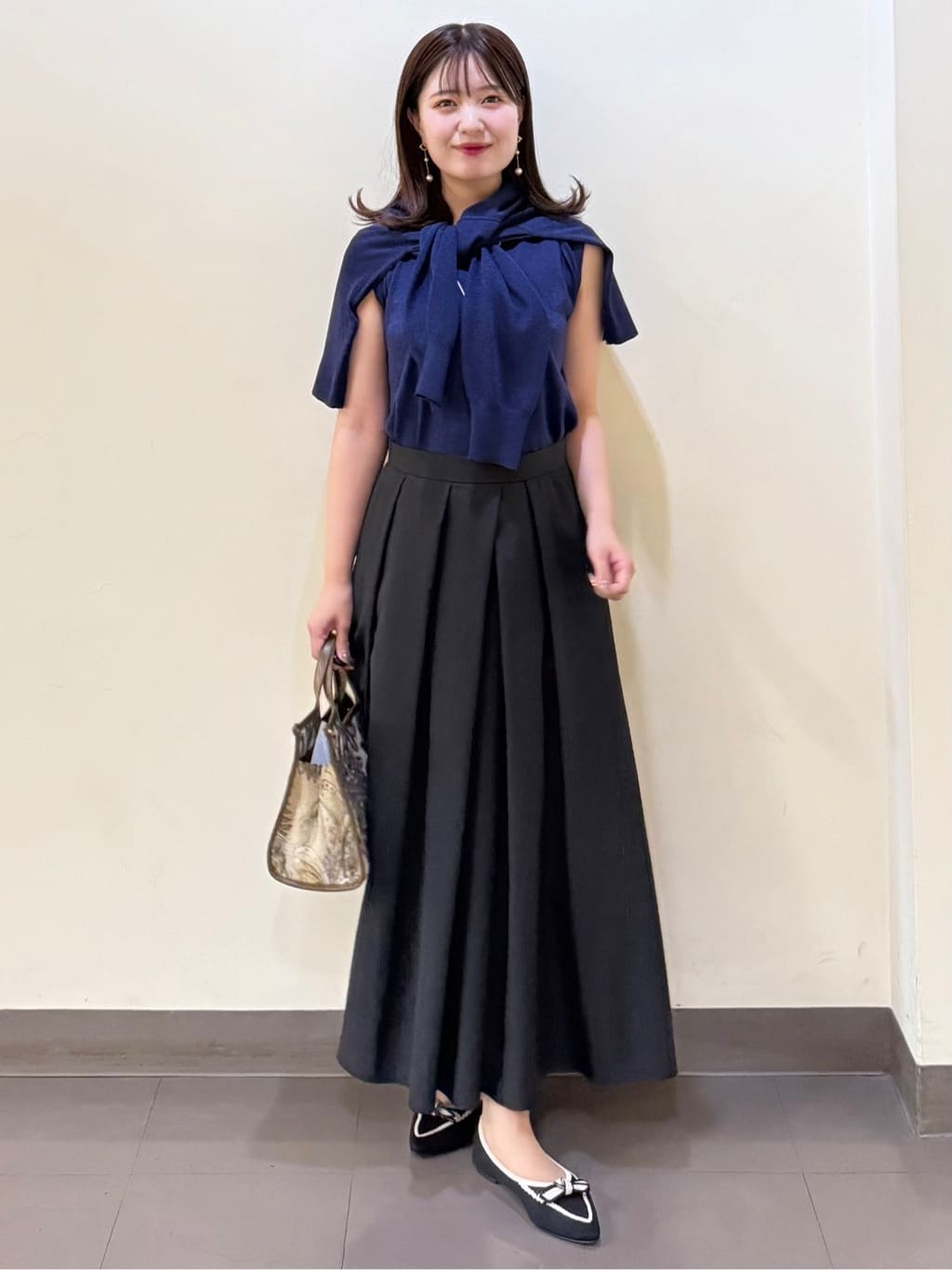 いくみさんの「UNTITLED｜【前後2WAY/アンサンブル可/ゆったり】シアーカーディガン」を使ったコーディネート