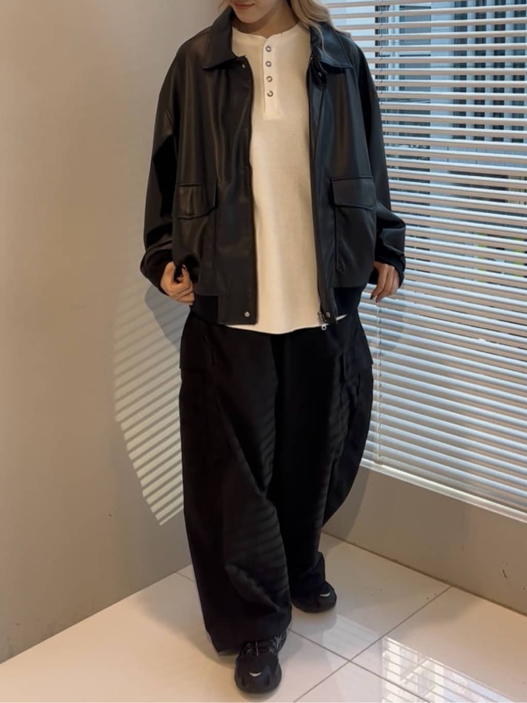 mさんの「tk.TAKEO KIKUCHI｜バギーバレルカーゴパンツ」を使ったコーディネート